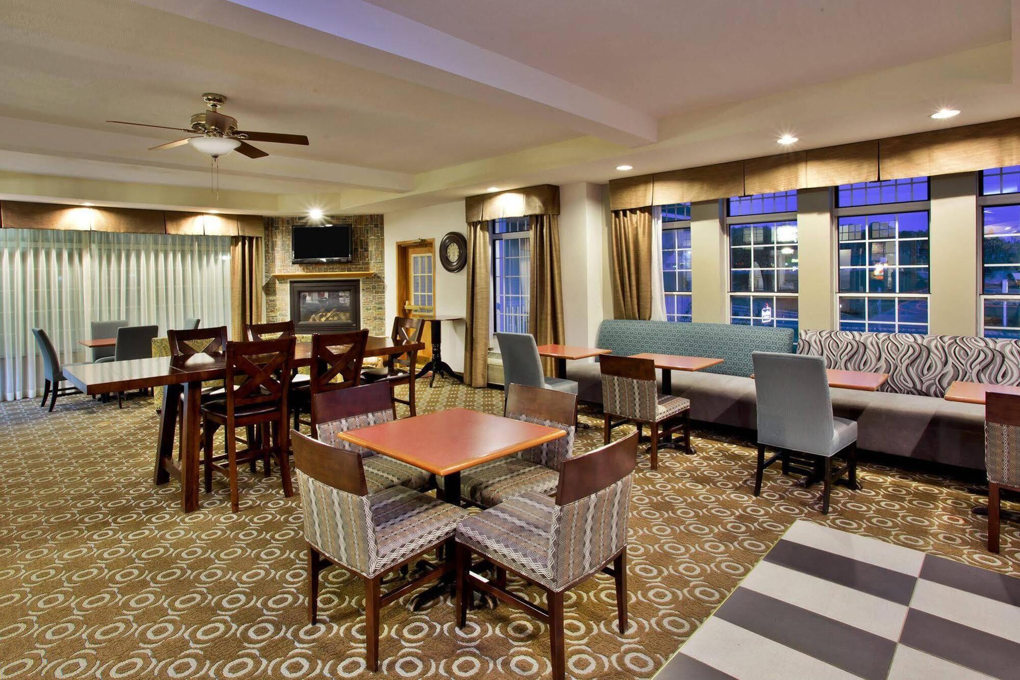 Hotel Days By Wyndham Petoskey
